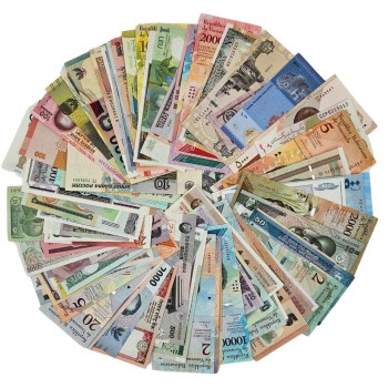 100 different banknotes set